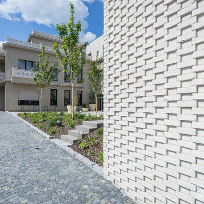 Tehlový obklad Wit Special na fasáde administrativnej budovy