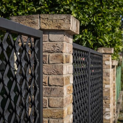 Tehlový obklad Zandlicht na plote rodinného domu od Rustique.sk