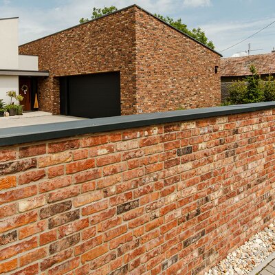 Tehlový obklad Castello na fasáde a na plote rodinného domu