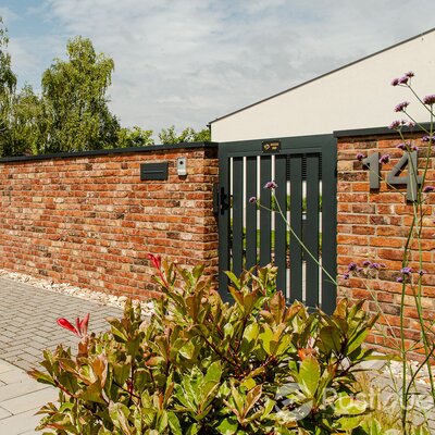 Tehlový obklad Castello na plote rodinného domu