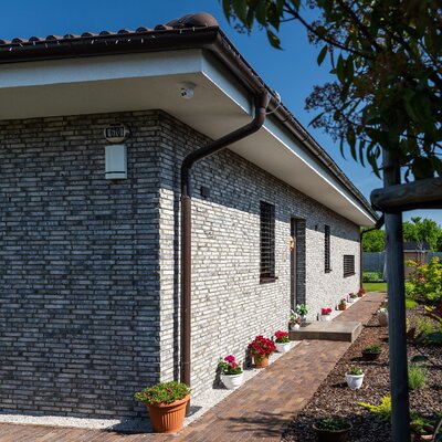 tehlový obklad rainbow snowdust economy na rodinnom dome