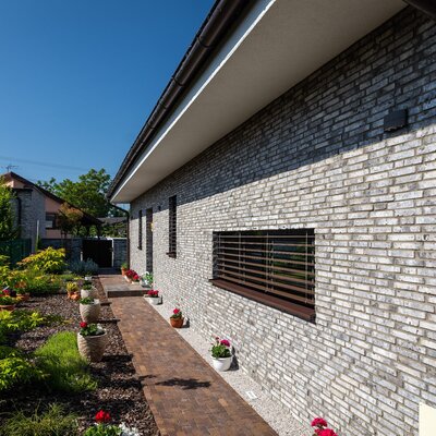 tehlový obklad rainbow snowdust economy na rodinnom dome