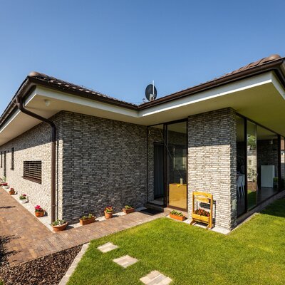 tehlový obklad rainbow snowdust economy na rodinnom dome