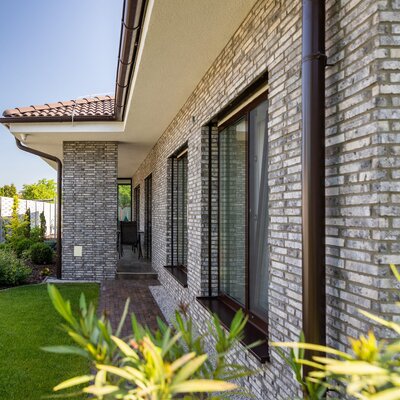 tehlový obklad rainbow snowdust economy na rodinnom dome