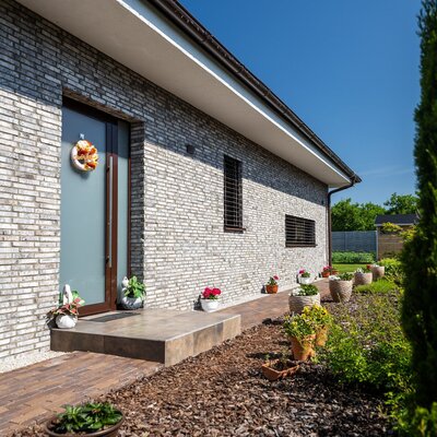 tehlový obklad rainbow snowdust economy na rodinnom dome